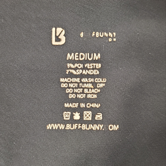 BuffBunny Crop Laser Cut-out Leggings - Picture 5 of 5